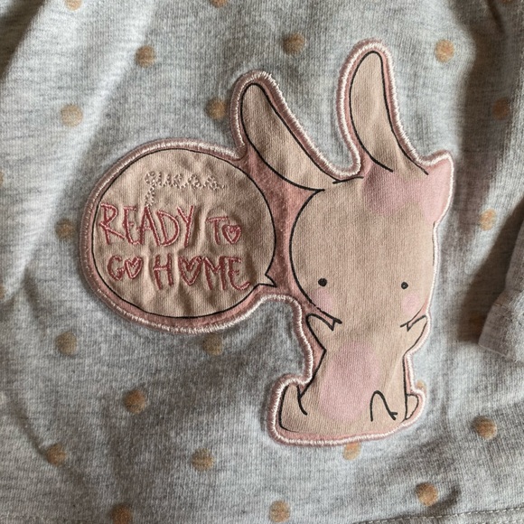 GUESS - Wrap Bunny Sweater - Size 12 Months - Picture 3 of 4